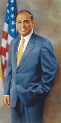 LARRY R. KAISER, MD
